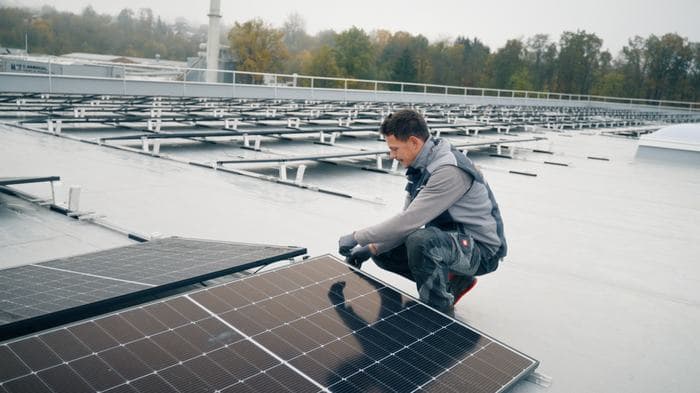 600 kWp Photovoltaik-Anlage auf einem Gewerbedach